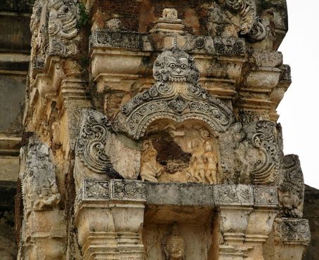 Сложные резные фигурки на храме создавались на протяжении веков