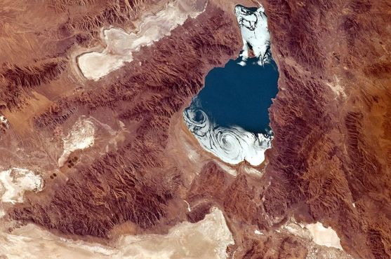 Озеро Пирамид, вид со спутника