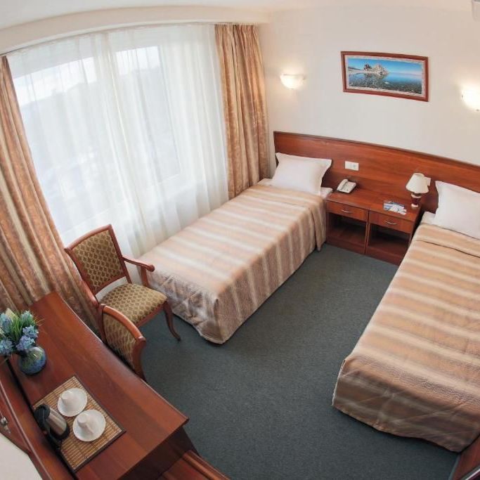 Гостиницы 3*, Tourist base