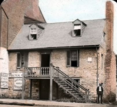 Старый каменный дом примерно в 1890 г.