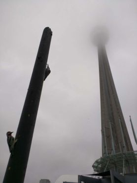 Их можно увидеть, даже когда башня Си-Эн Тауэр окутана туманом