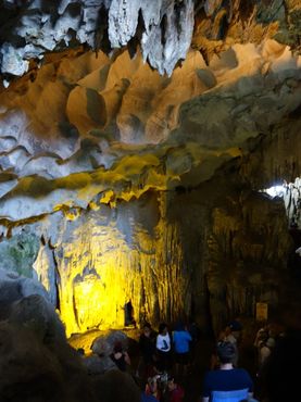 Пещера Хан Сун Сот в бухте Халонг