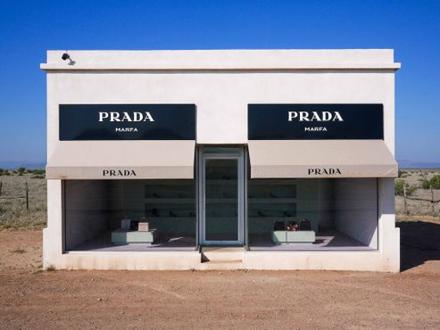 Инсталляция Prada Marfa