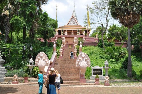 Вход в храм Ват Пном