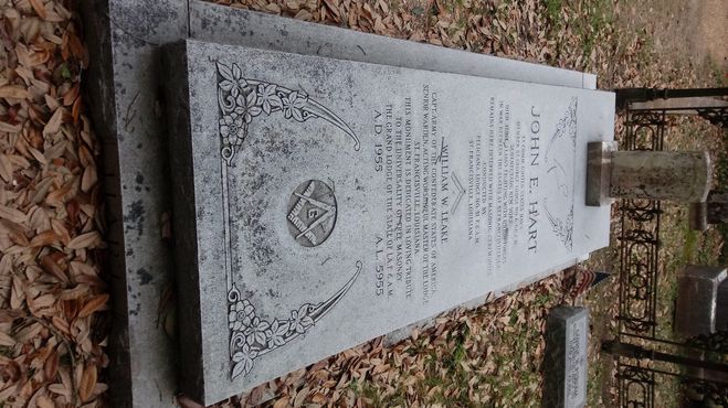 Надгробие на могиле Джона Харта (обратите внимание, что вместо июня дату смерти начали ставить - апрель)