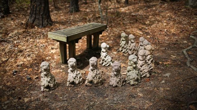 Скульптуры обезьян