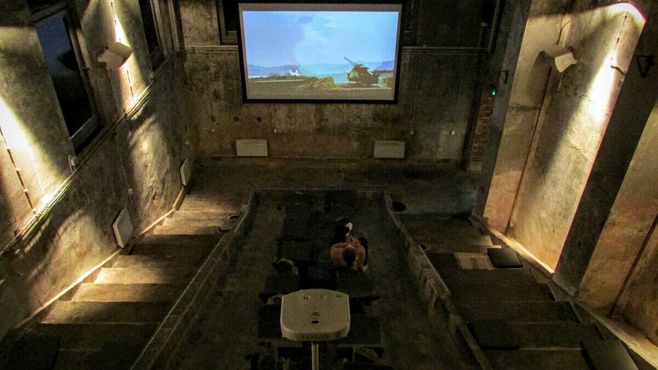 Одно из помещений было превращено в небольшой театр, где демонстрируются фильмы о возможностях атомного оружия