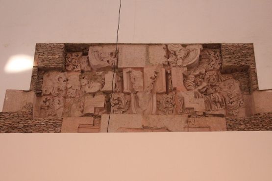 Скрытые кладки стен в музее