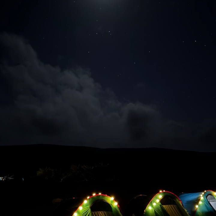 Отели 3*, Палатки