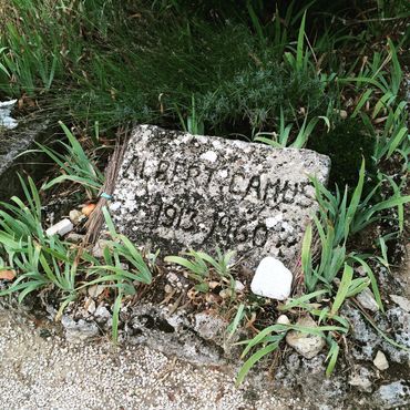 Скромная могила Альбера Камю