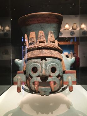 Ацтекская ваза с изображением Тлалока