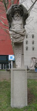 Одна из четырёх статуй особняка Хью Дж. Чисхолма по адресу 813, Пятая авеню, Нью-Йорк