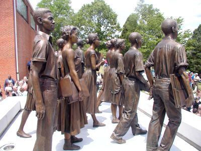 Статуи в культурном центре Грин-Макаду