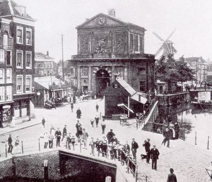 Ворота в 1898 году