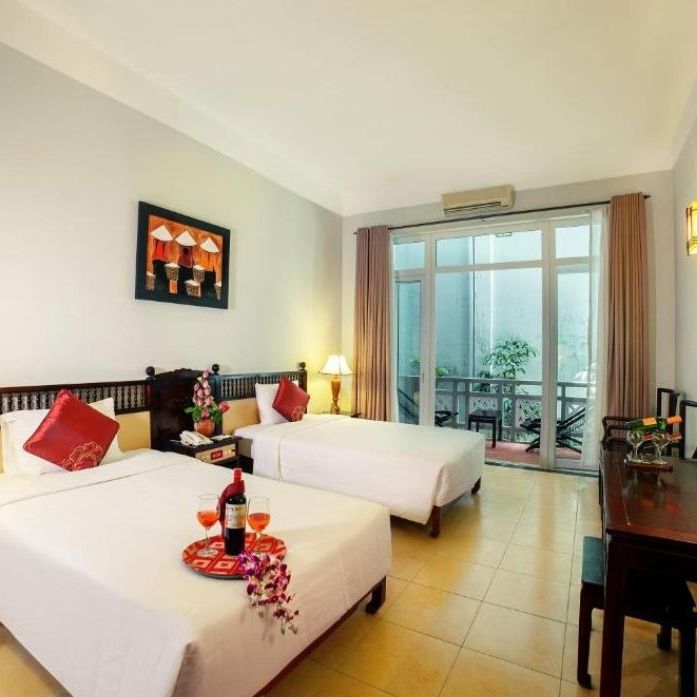 Отели 4*, Яхты