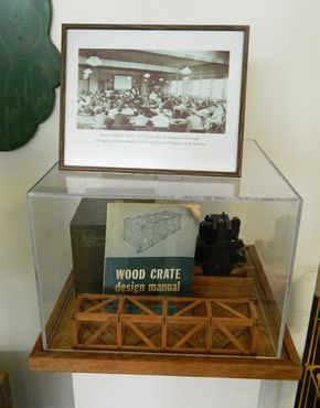Во время Второй мировой войны одним из вкладов лаборатории была разработка и создание транспортировочной тары для военных целей.