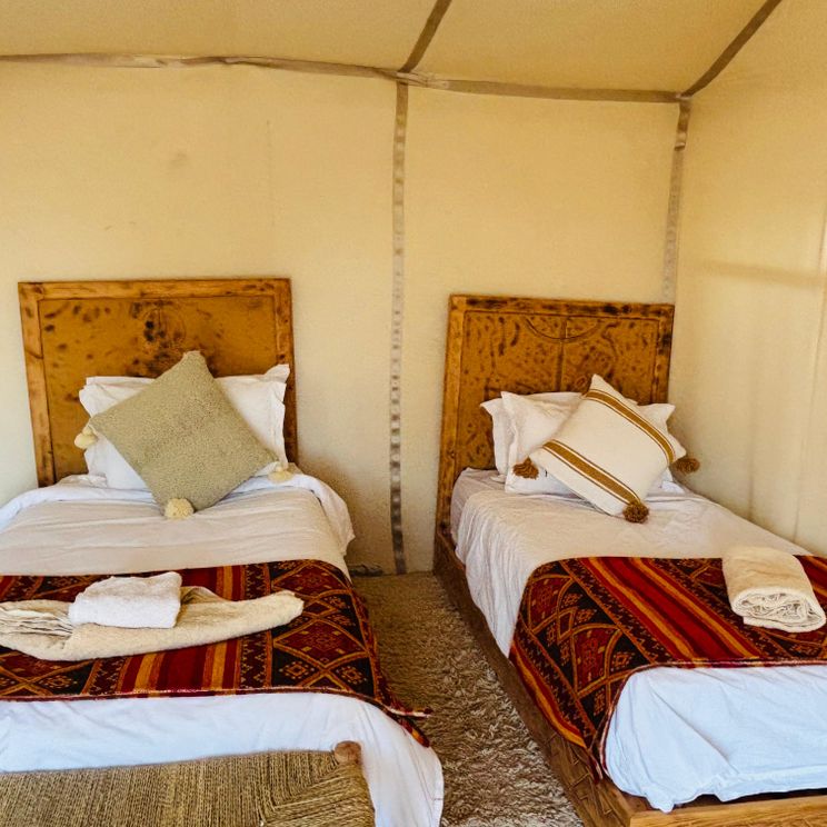 Отели 4*, Палатки