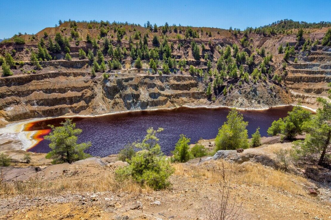 Красное озеро