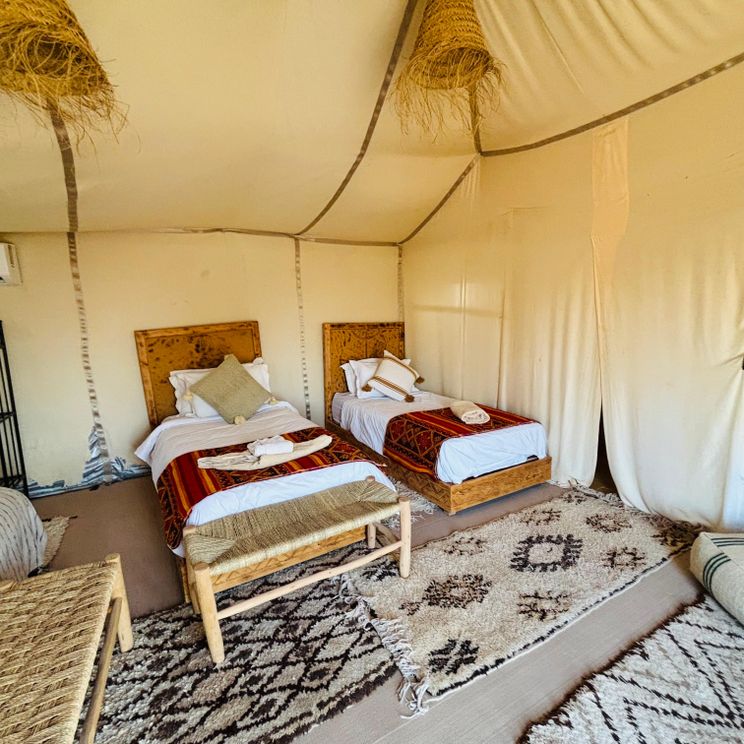 Отели 4*, Палатки