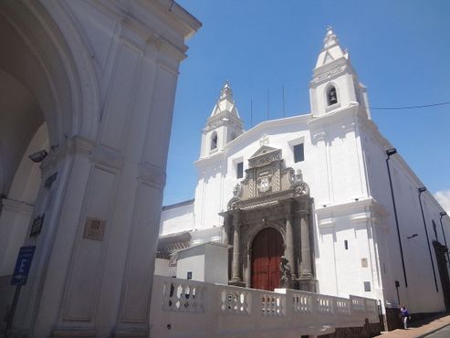 Церковь Эль-Кармен-Альто на улице Гарсия Морено