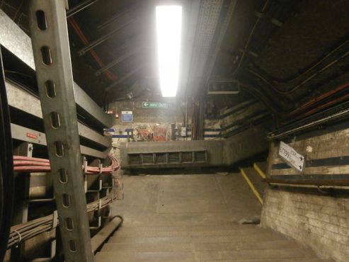 Туннели по-прежнему используются для хранения оборудования и кабелей