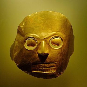 Золотая маска в Мусео-дель-Оро