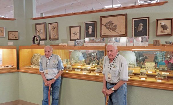 Харви и Говард Кенфилды