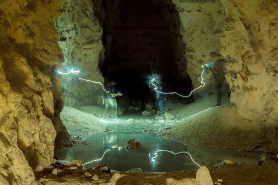 Сотовые телефоны освещают пещеры Монстед Калькгрубер