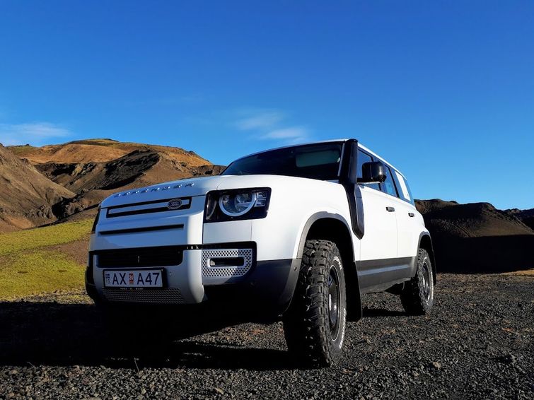 Можно арендовать например такой внедорожник - Land Rover Defender