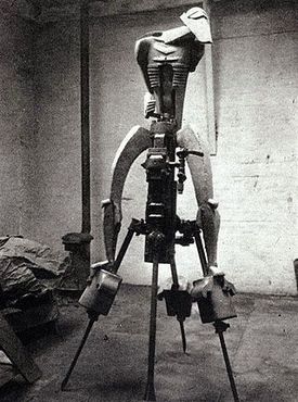 Оригинальная форма скульптуры «Перфоратор» была создана в 1913 году