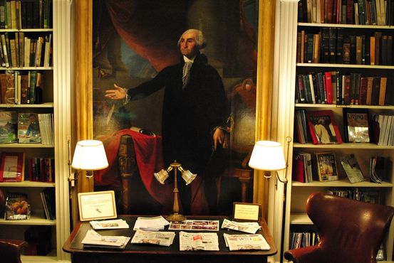Портрет Дж. Вашингтона в читальном зале
