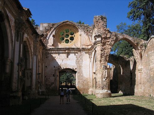 Руины главной церкви монастыря