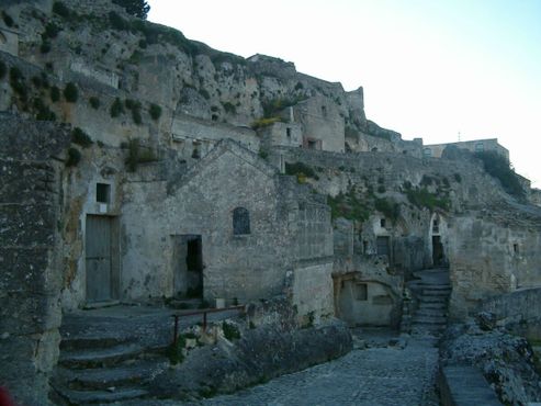 Старые пещерные дома Сасси-ди-Матера
