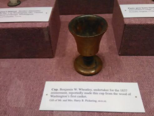 Кубок, сделанный из первого гроба Джорджа Вашингтона