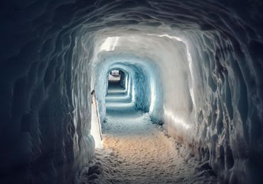 Тур в ледяной тоннель ледника Лаунгйёкюдль из базового лагеря