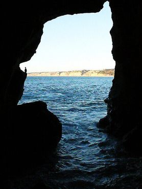 Знаменитый профиль на входе в пещеру, который и дал название "Санни Джим"