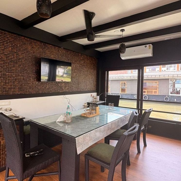 Отели 4*, Отели 5*, Виллы, Коттеджи, Хаусботы