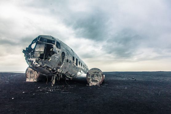 Обломки самолета DC-3 ВМС США в Сольхеймасандуре