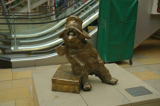 Статуя медвежонка на станции Паддингтон