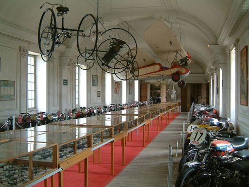 Коллекция мотоциклов в замке Савиньи-ле-Бон