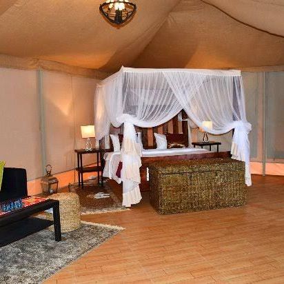 Отели 4*, Домик, Палатки