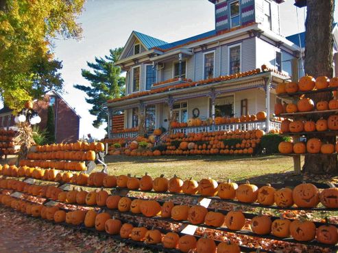 Тыквенный дом на Хэллоуин