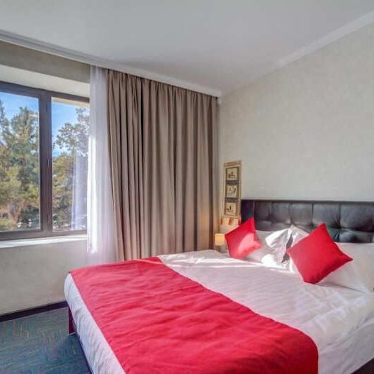 Отели 4*, Глэмпинги, Коттеджи, Юрты