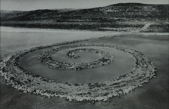 Спиральная дамба в 1970-х.