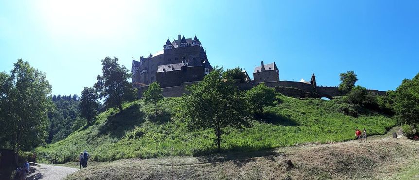 Панорамный вид на замок