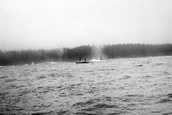 Один из спасательных кораблей 23 января 1906 года