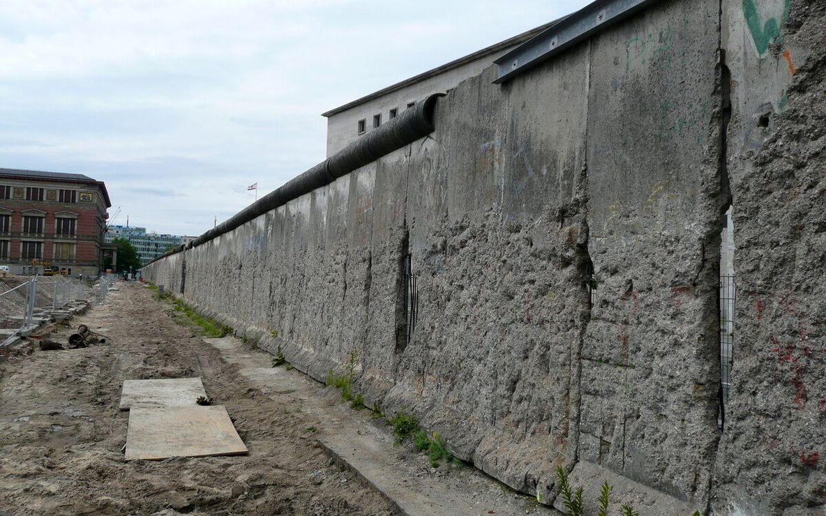 В каком городе стояла берлинская стена