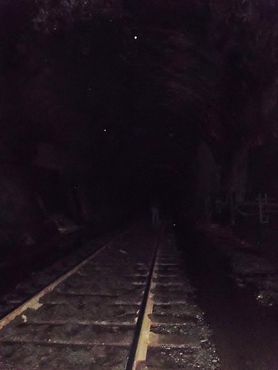 Низкокачественная фотография внутренней части тоннеля со стороны Норт-Адамса