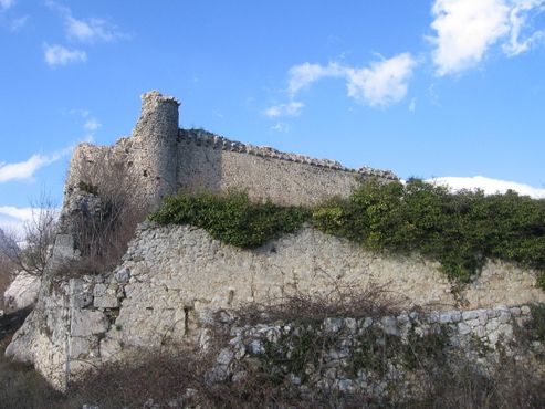 Средневековый замок Орсини в Альбе