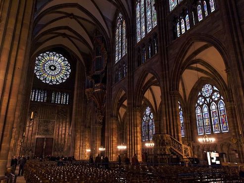 Внутри Страсбургского собора
